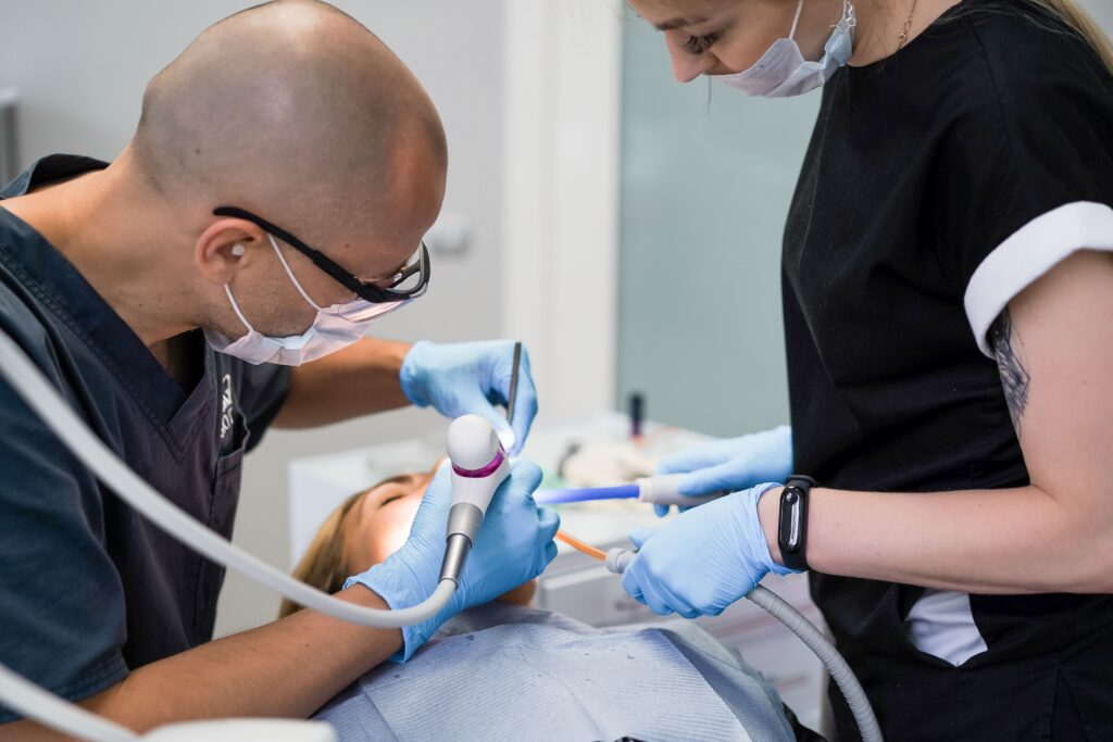 Formation assistant dentaire : combien de temps dure-t-elle ?